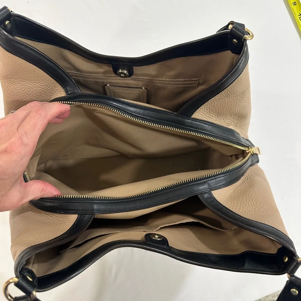 Coach Hadley Hobo Bag Colorblock Leather Shoulder Bag White Tan Black C6828